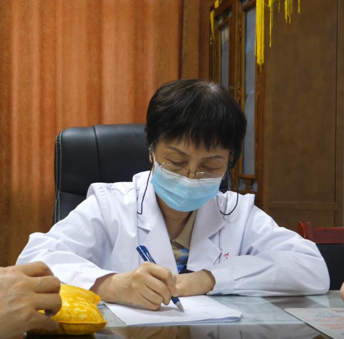 慢阻肺，说到底就是肺里藏了“浊毒”这个祸根，把这“根”拔了，气短、咳嗽...