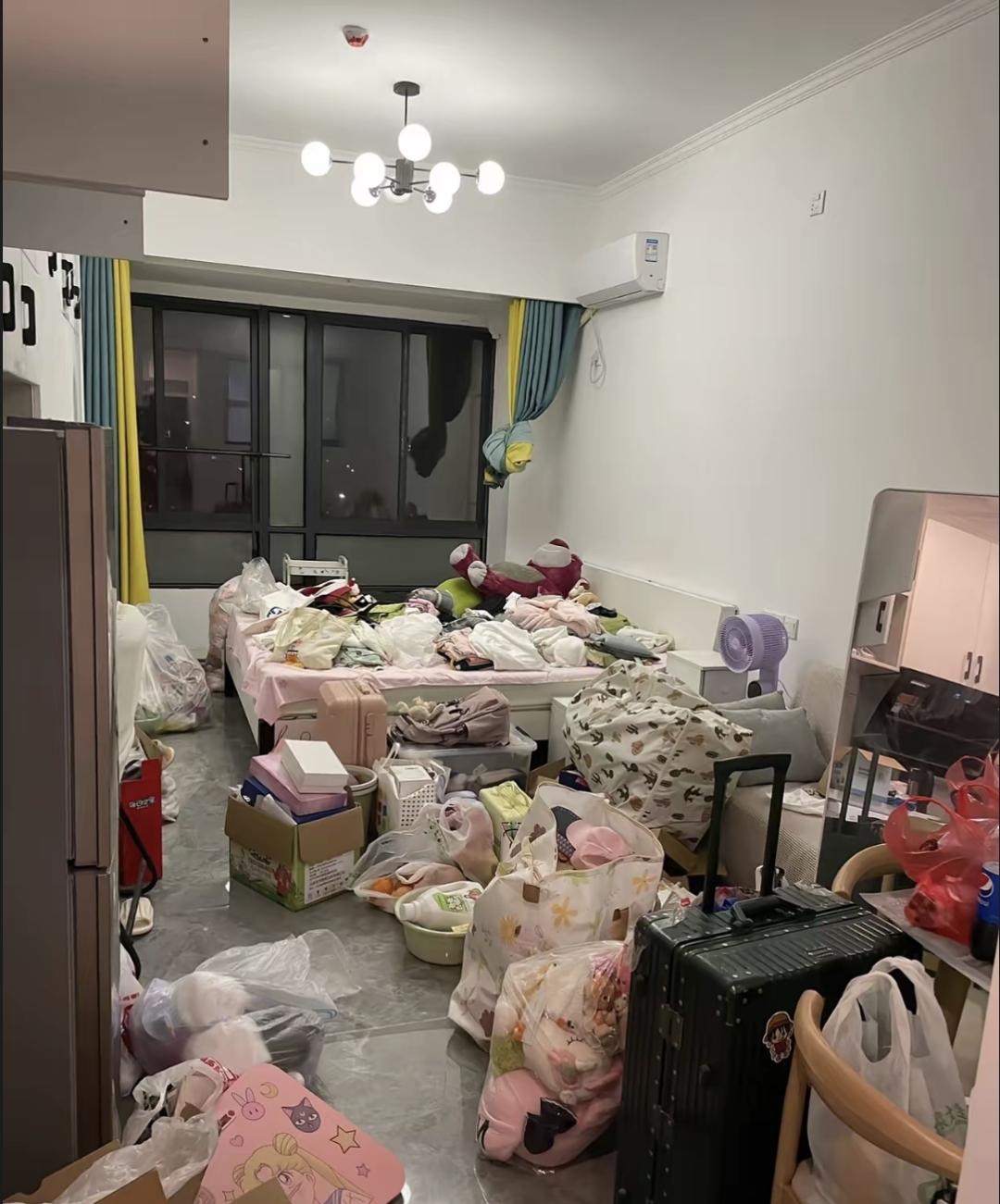 哥哥今年三十三岁了，前两天带了个女朋来到家里住。这姑娘才23岁，高中毕业，天天在