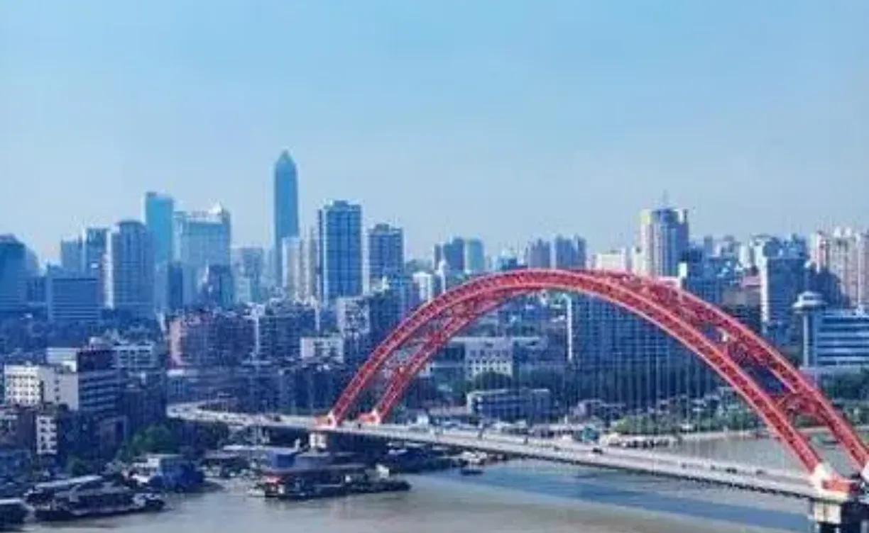 每年的新一线城市排名是按人口排的吗？每年的新一线城市排名，成都都稳居榜首，这让