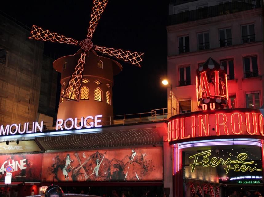 上周日凌晨4点半，巴黎皮加勒广场附近，两名22岁的日本女游客步行途中突遭两名外籍