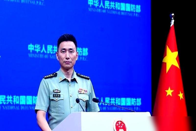 沈腾这次，直接被国防部点名了。记者会上，张晓刚大校亲口说，这电影讲的就是一句
