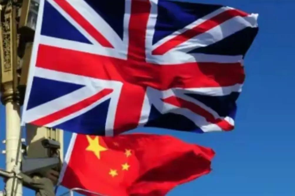 果然，事出反常必有妖啊之前联合国五常中就中日问题表态时，唯独英国保持沉默，这本