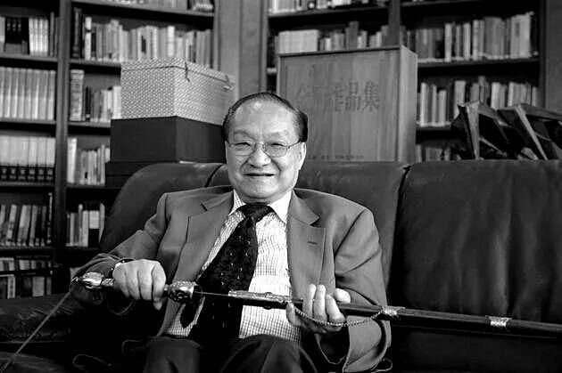 金庸在《神雕侠侣》里借郭靖之口谈「为国为民，侠之大者」“我辈练功学武，所为何事？