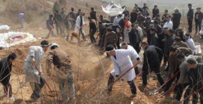 为何说土葬比火葬更可怕？人死后，大部分人都不知道，尸体下葬后的一个月，肉身在地下