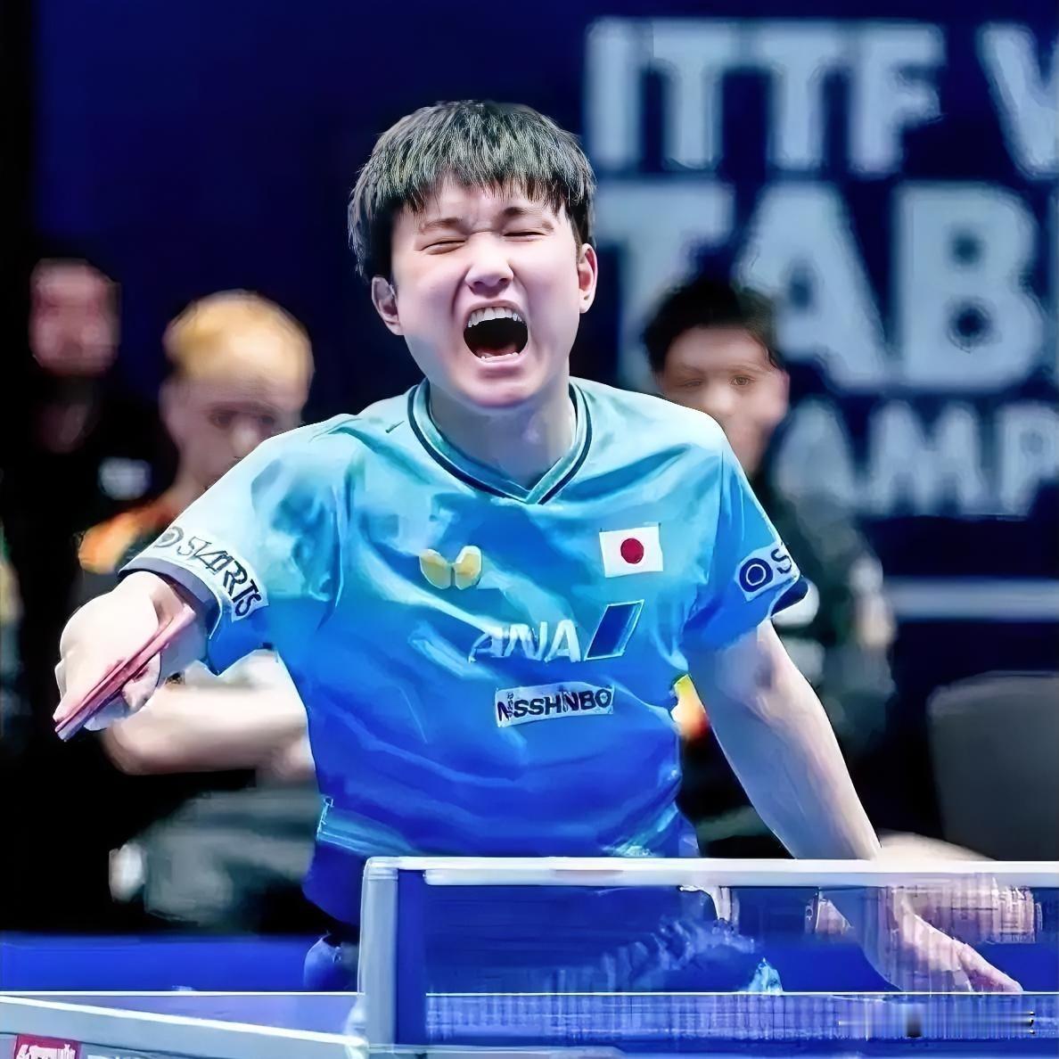张本智和3-0赢杜达，小组赛刚被拖到决胜局，这次连让分都没给。5月7日晚伦敦