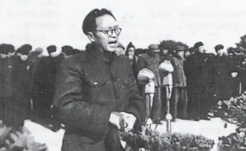 1957年高层激烈争吵：海军副司令拍桌大骂副总长，国防部长都镇不住！最后收拾残局