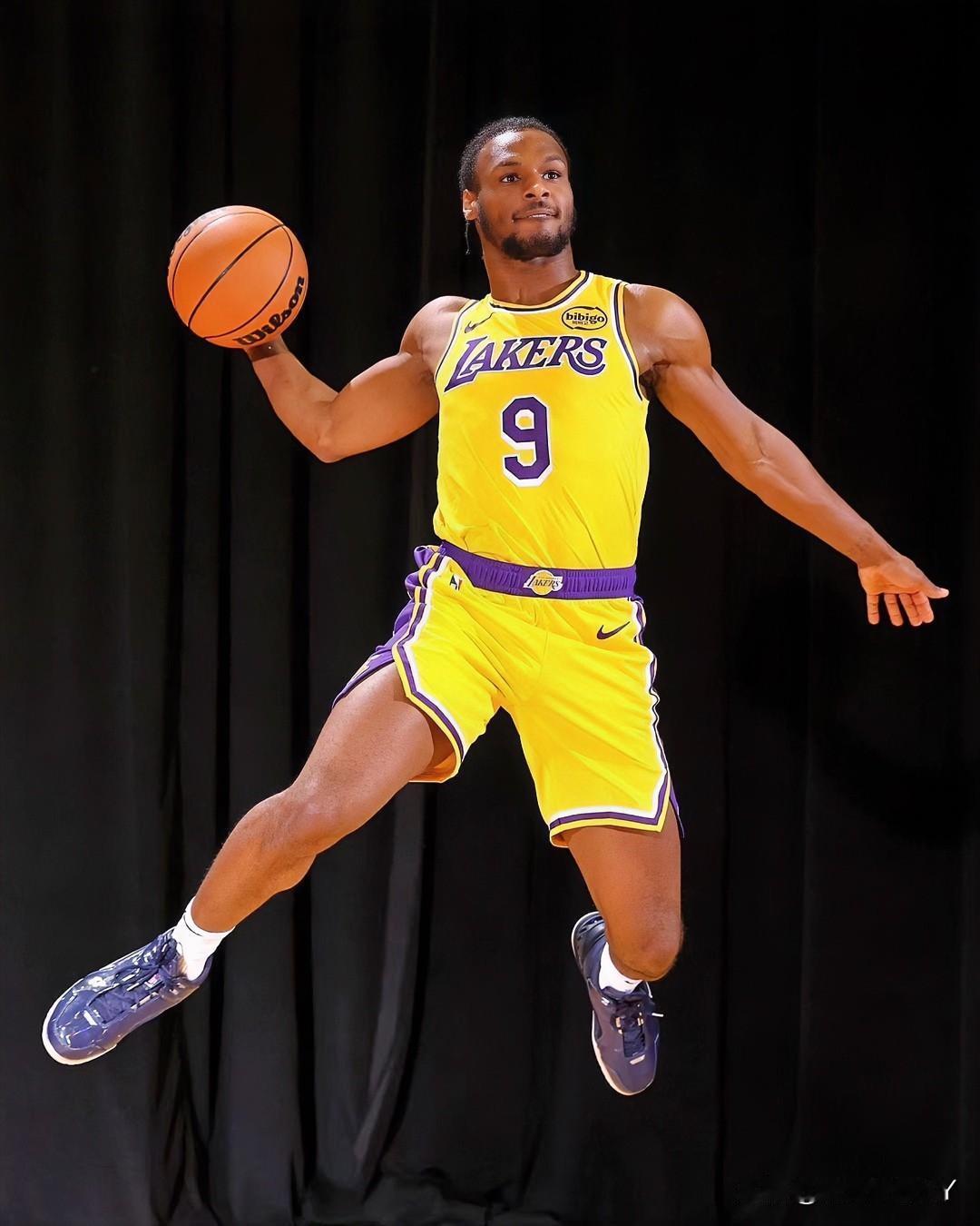 布朗尼靠没靠他爸，我不知道，但我敢肯定，布朗尼是真的能把握住机会！湖人