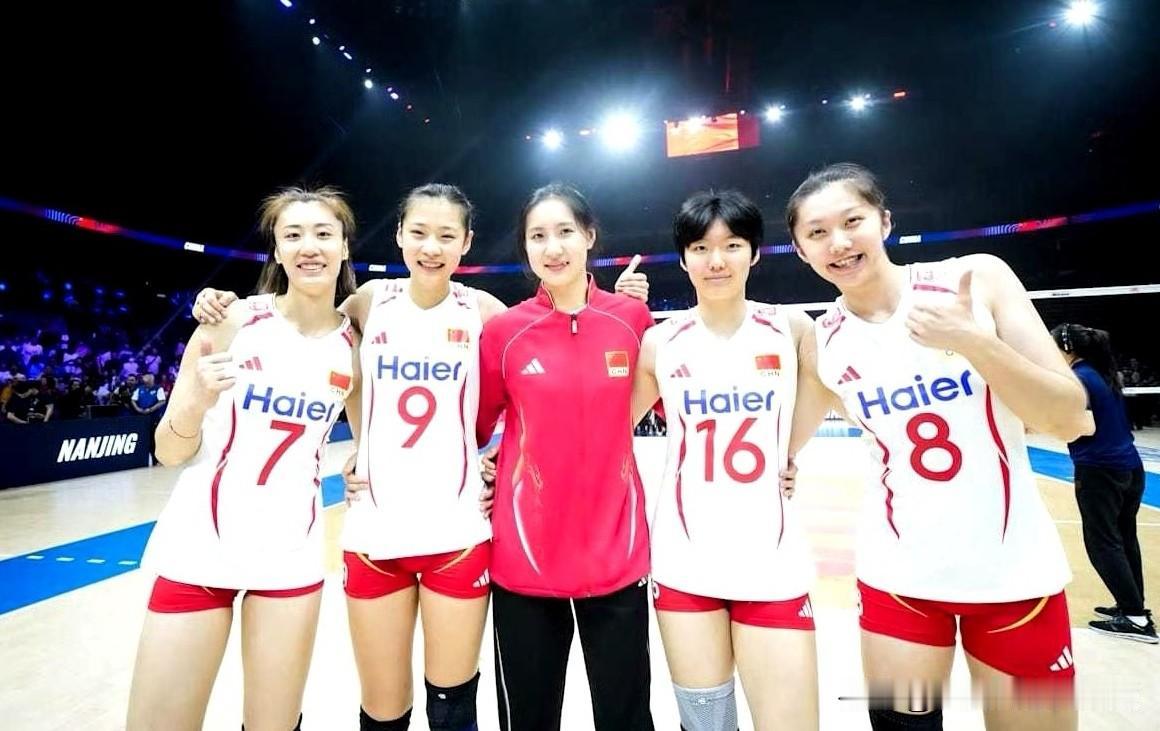 中国女排5大副攻，1人被抛弃，1人场场首发，1人从替补打上首发女排世联赛南京