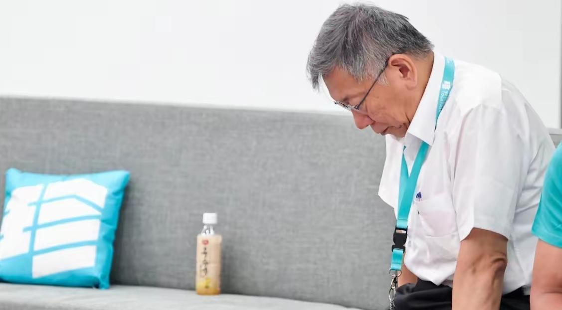 柯文哲将矛头直指赖清德10日，台北。柯文哲接受节目专访时谈到赖清德上任后的“