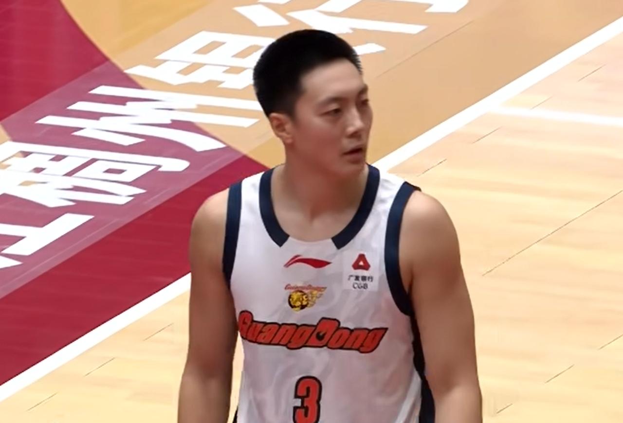 不要让胡明轩打控卫！不要让胡明轩打控卫，不要让胡明轩打控卫！重要的事，要说三遍…