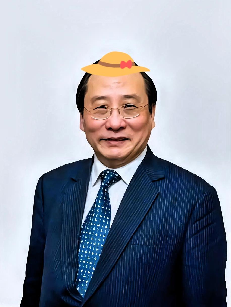 家人们！他自费十年“舌战”外媒，却要靠带货挣路费！国际论坛上，他一人面对一群