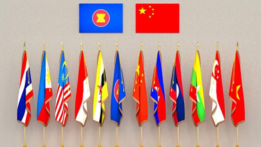 特朗普前脚刚走，中方与东盟代表签字盖章，白宫又要传出咆哮声了 特朗普刚踩着东