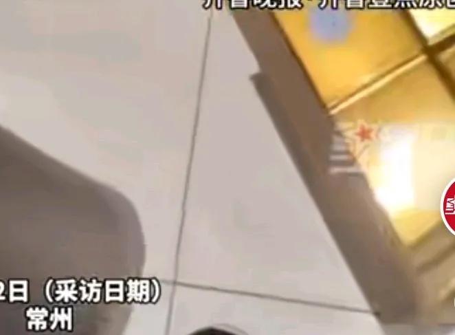 然后剩余茅台神秘失踪，主家说准备了近百瓶茅台，最后酒店经返回三个空瓶，新人又在