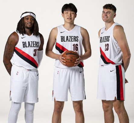 克林根天赋有限，尤其是碰到文班，基本零作用。夏普，我看他运球动作都不协调，不知道