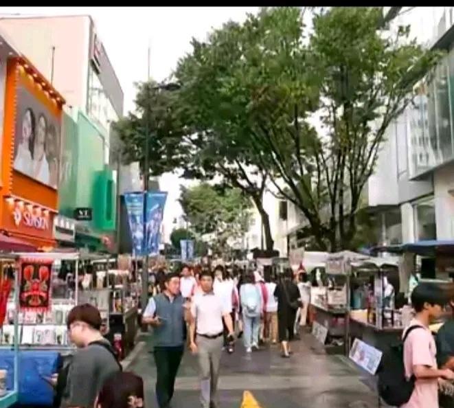 韩国兴高采烈宣布对中国团体游客实行免签入境政策，可谁能想到，政策还没落地，韩国竟