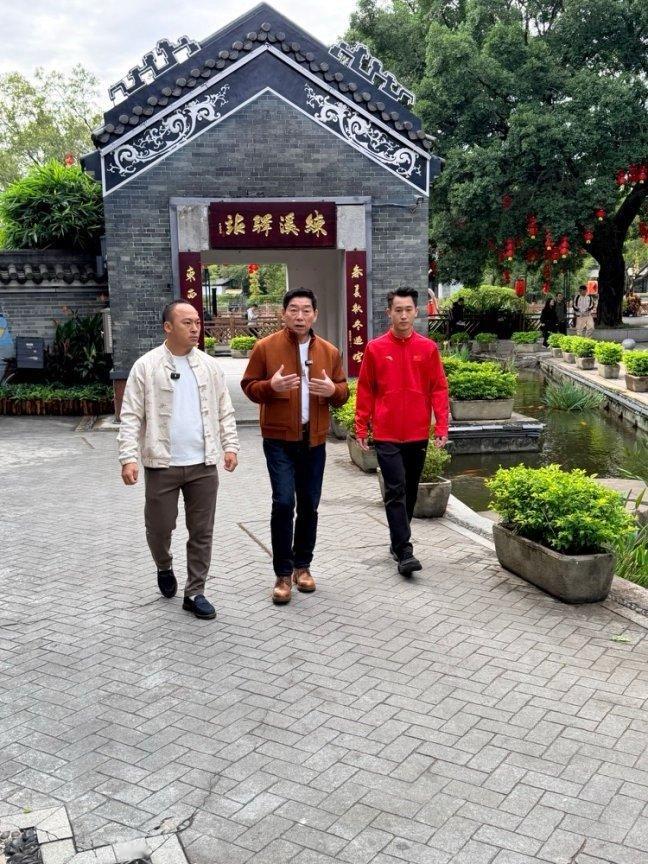 伴随醒狮擂响的鼓点，魏总与岭南文化同频共振，“进取”成了彼此最好的注解。醒狮少年