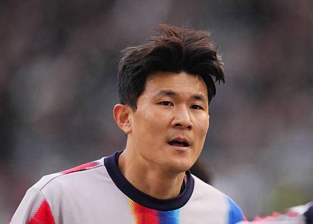 Mediaset：斯帕莱蒂今夏后防线引援愿望清单上加上了拜仁的金玟哉，他的合同将