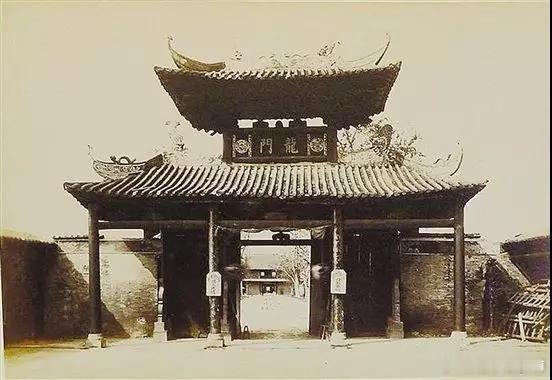 广东贡院：1900年，科举制度的最后剪影1900年，美国摄影师詹姆斯・利卡尔