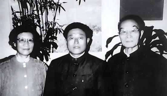 1972年，一战士救下一个突然病重的老人，事后不但没有被升职，反而被组织要求退伍