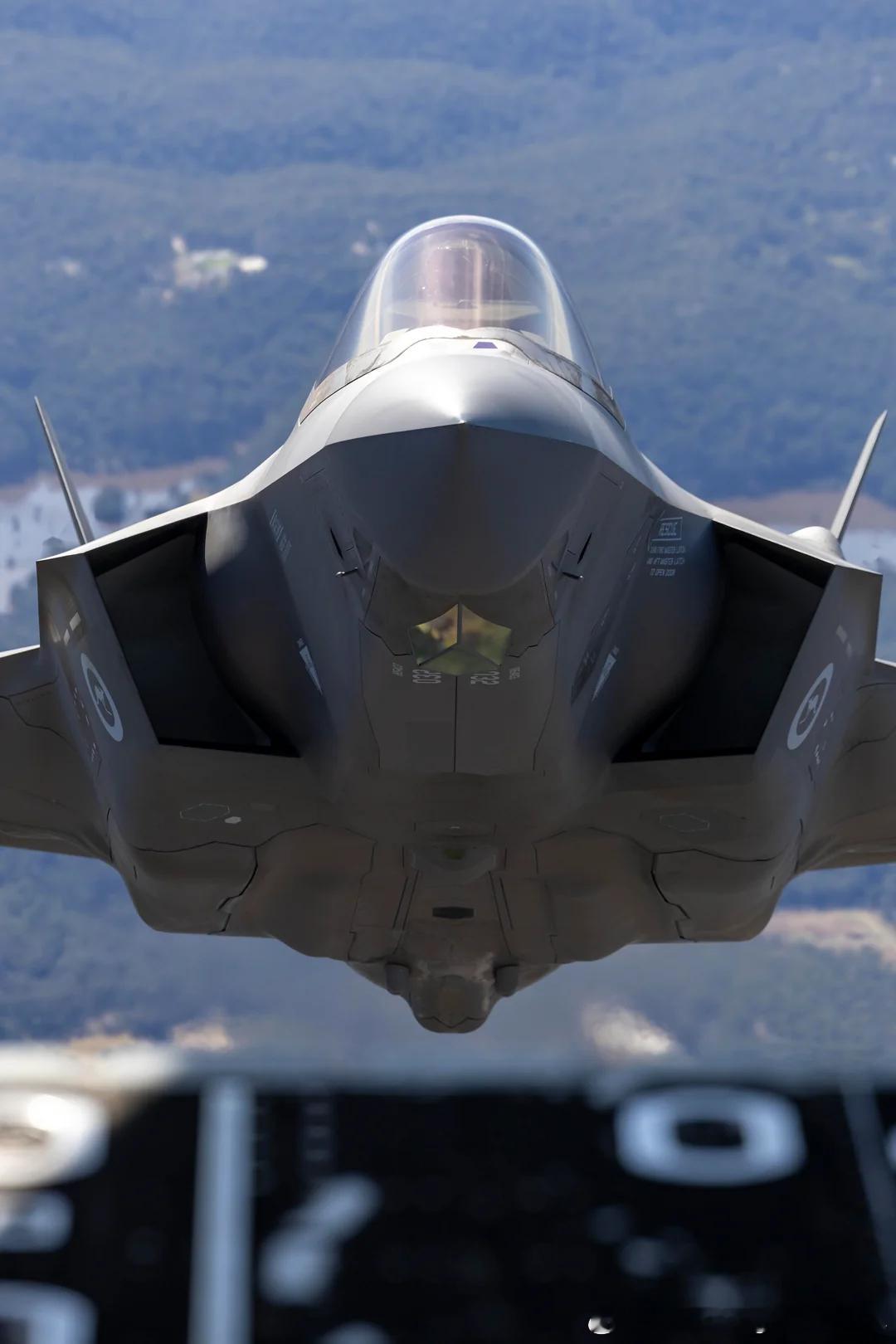 袋鼠国F-35A与C-130J空对空拍摄​​​