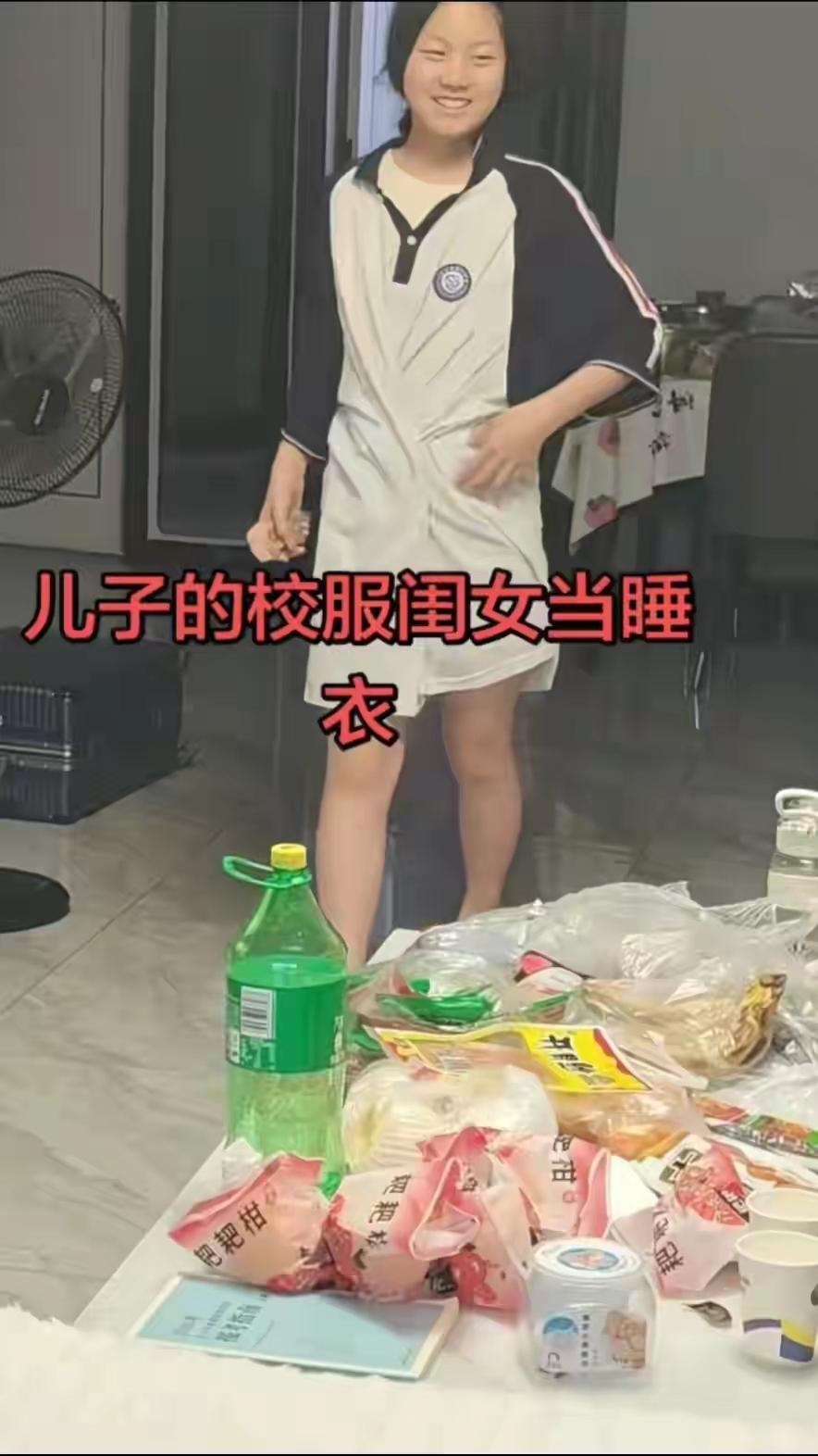 人到了中年再看兄妹穿同一件衣服被骂这事儿，最大的荒唐，是我们把最亲的人，活