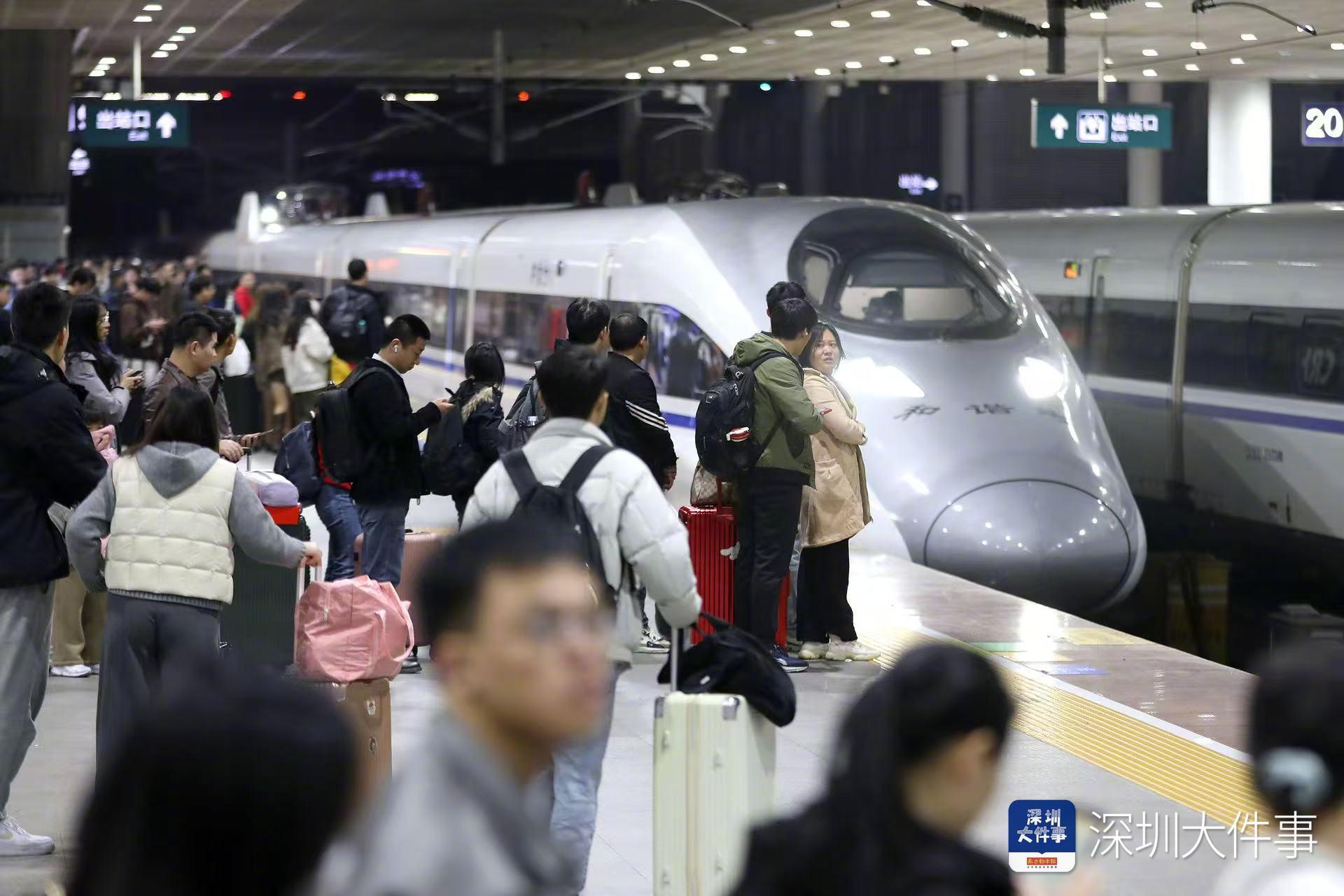 #深圳节前加开594列红眼高铁#【深圳铁路节前将加开红眼高铁594列，至成都武汉