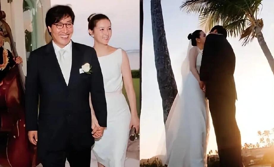 太般配！55岁李英爱罕见携75岁百亿老公同框，状态惊艳10月1