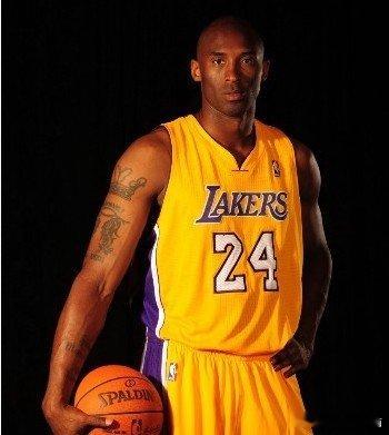 【科比：这是我曾经历过最好的湖人】10月3日消息，“现在的湖人是我所经历过最强的