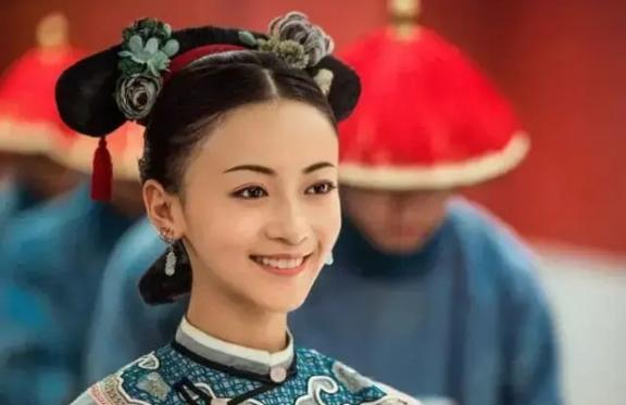 1766年，令妃刚生完孩子，乾隆就火急火燎地要临幸她，仅10年间就怀了7次孕。令