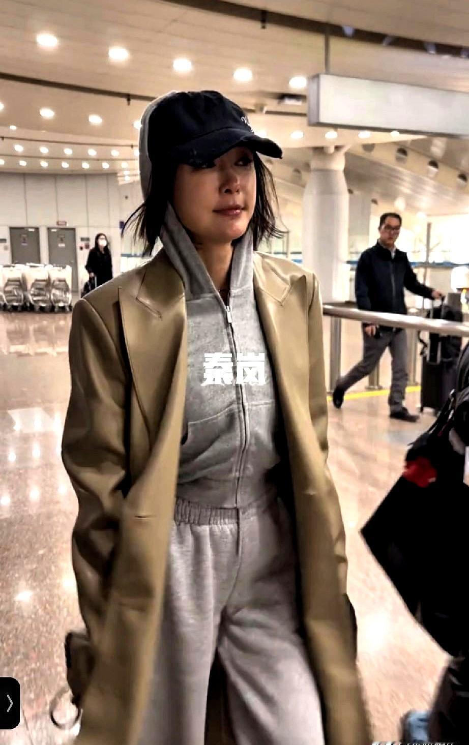 秦岚的脸，不是“崩”了。是一场看不见的“代谢雪崩”，刚刚砸中了她。别扯什么自