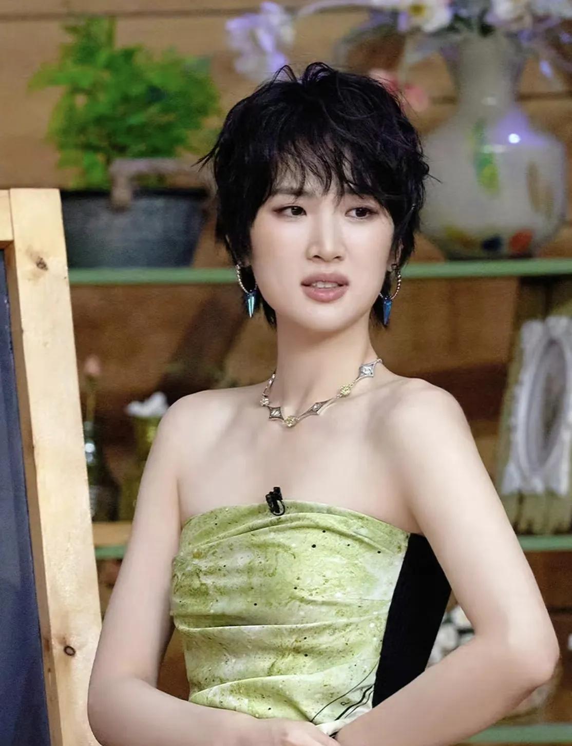 怪不得会有那么多人喜欢姚安娜。看了姚安娜的回答，我也越来越喜欢姚安娜了。在