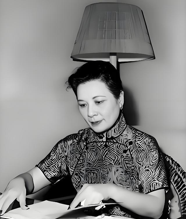 张学良晚年含泪说：“如果夫人在西安，也许就不会发生西安事变。”他说的“夫人”，就