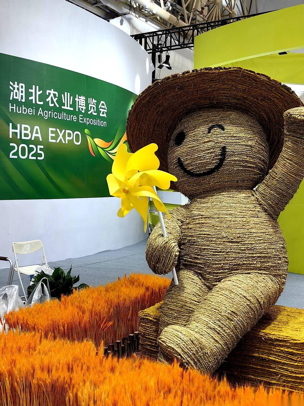 我宣布，全武汉最狠的“自助餐”，不在任何五星酒店，就在国博。真的，我今天算是开