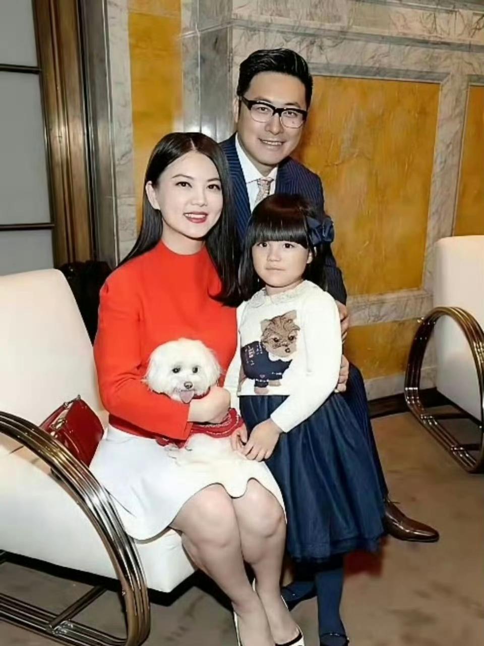 李湘瘦了,王岳伦还是那个王岳伦。十年前录《爸爸去哪儿》,俩人瘦得像竹竿,镜头前