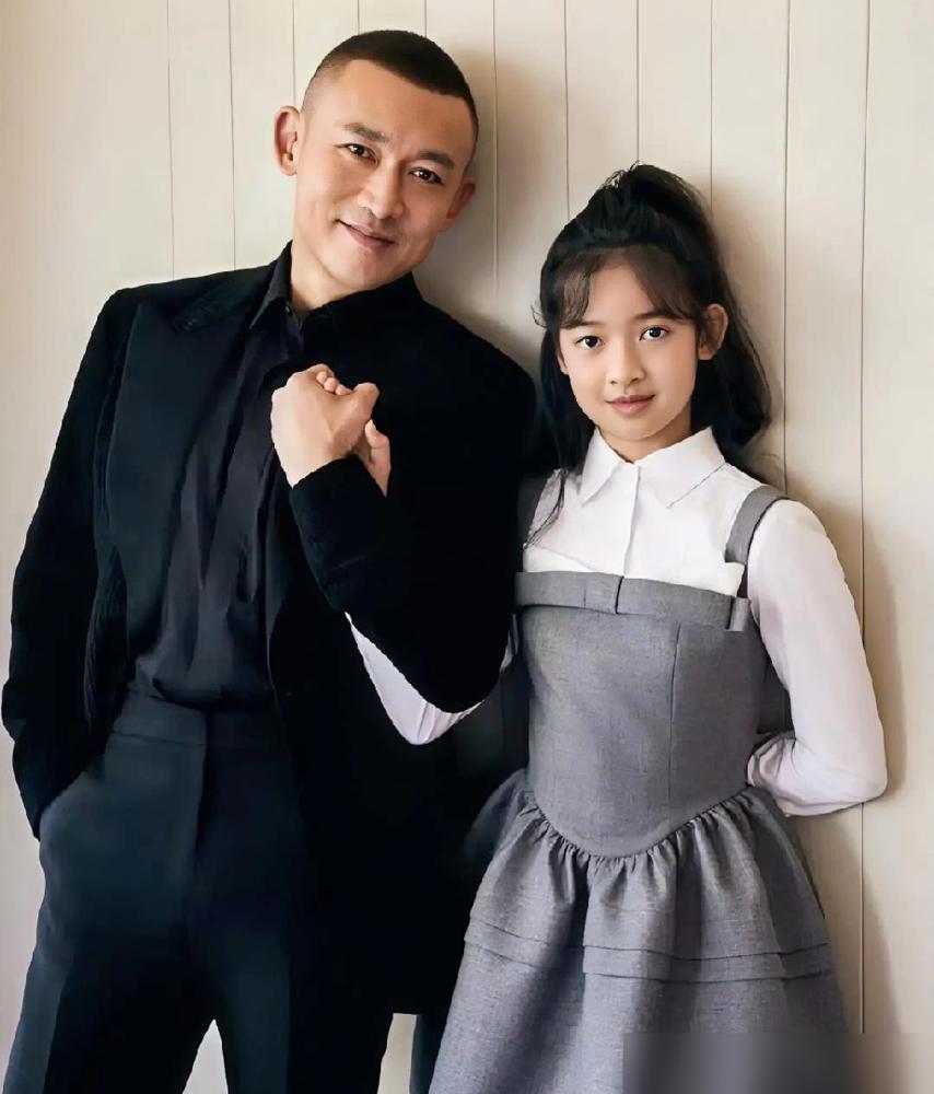 我查了一下《风与潮》小渔这个演员​不查不知道，一查真被惊艳到​想不到才1