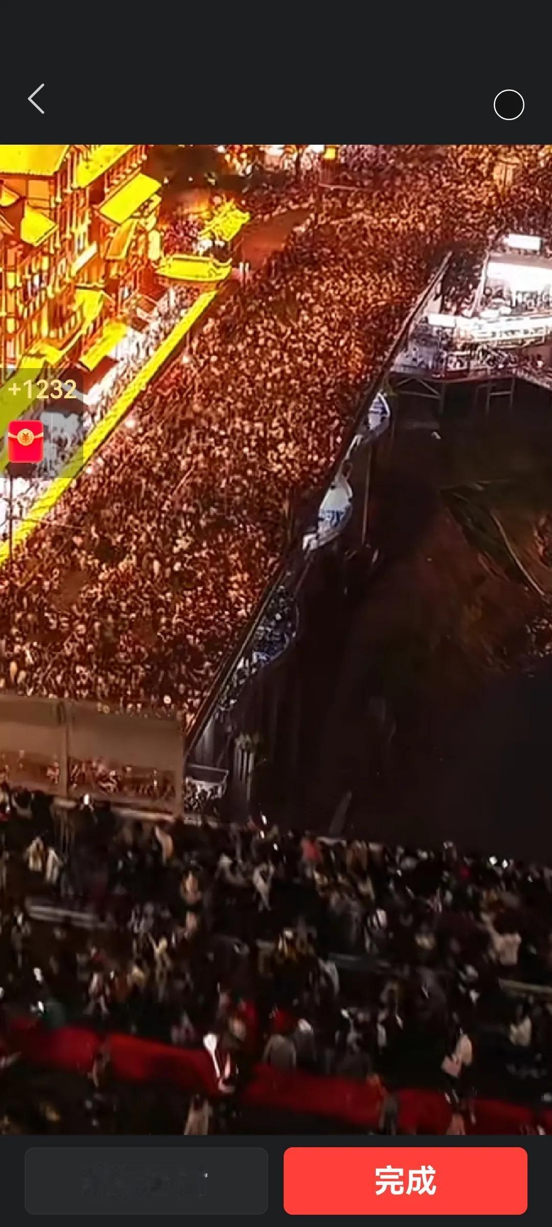 为什么重庆比成都更受游客朋友喜爱重庆人热情，大方，耿直，豪爽，对游客巴心巴肠，