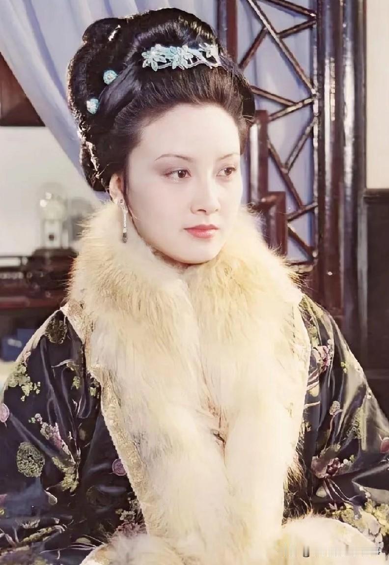 王熙凤吹的娘家富贵，为啥最后连巧姐都保不住？《红楼梦》里的矛盾点，真的越扒越有料