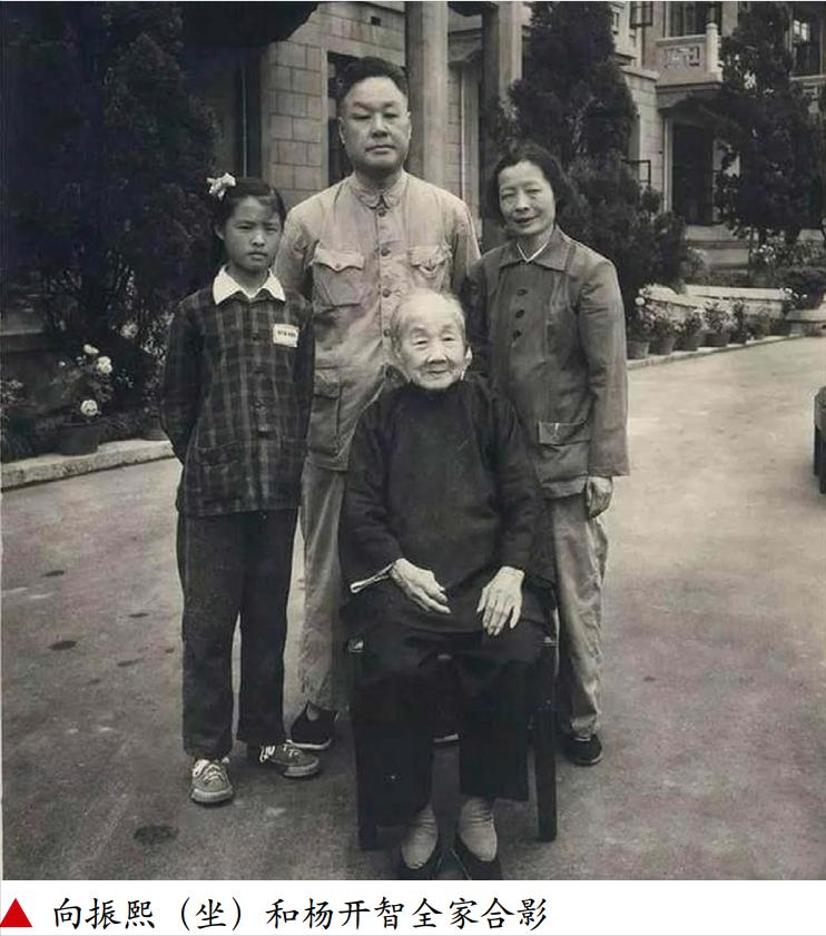 1950年，毛岸英回老家给外婆向振熙祝寿。谁知，振熙突然说：“我想要10万元。”