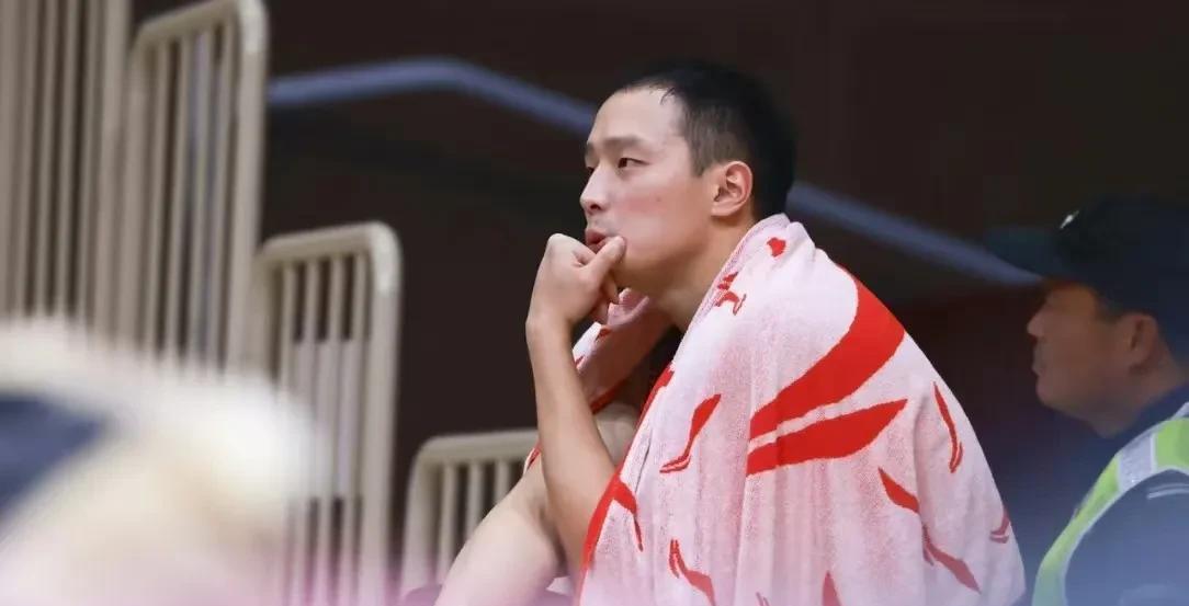 浙江稠州俱乐部这件事办的太不地道了，王奕博想要顶薪你给不了，青岛直接开出三年顶薪
