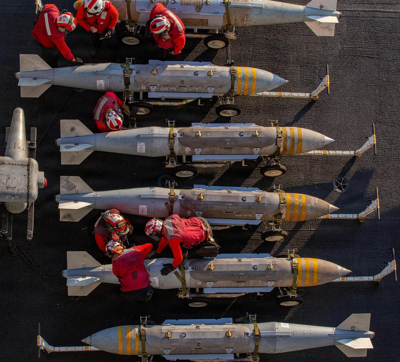 这次伊朗与以色列，美国的军事冲突，美国海军装备的GBU-31（V）4JDAM发