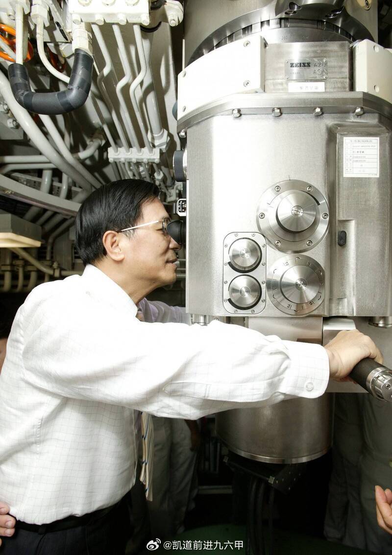 台海局势挺有意思的同角度对比，剑龙级海龙号现代化改造后换装的美国Kollmor