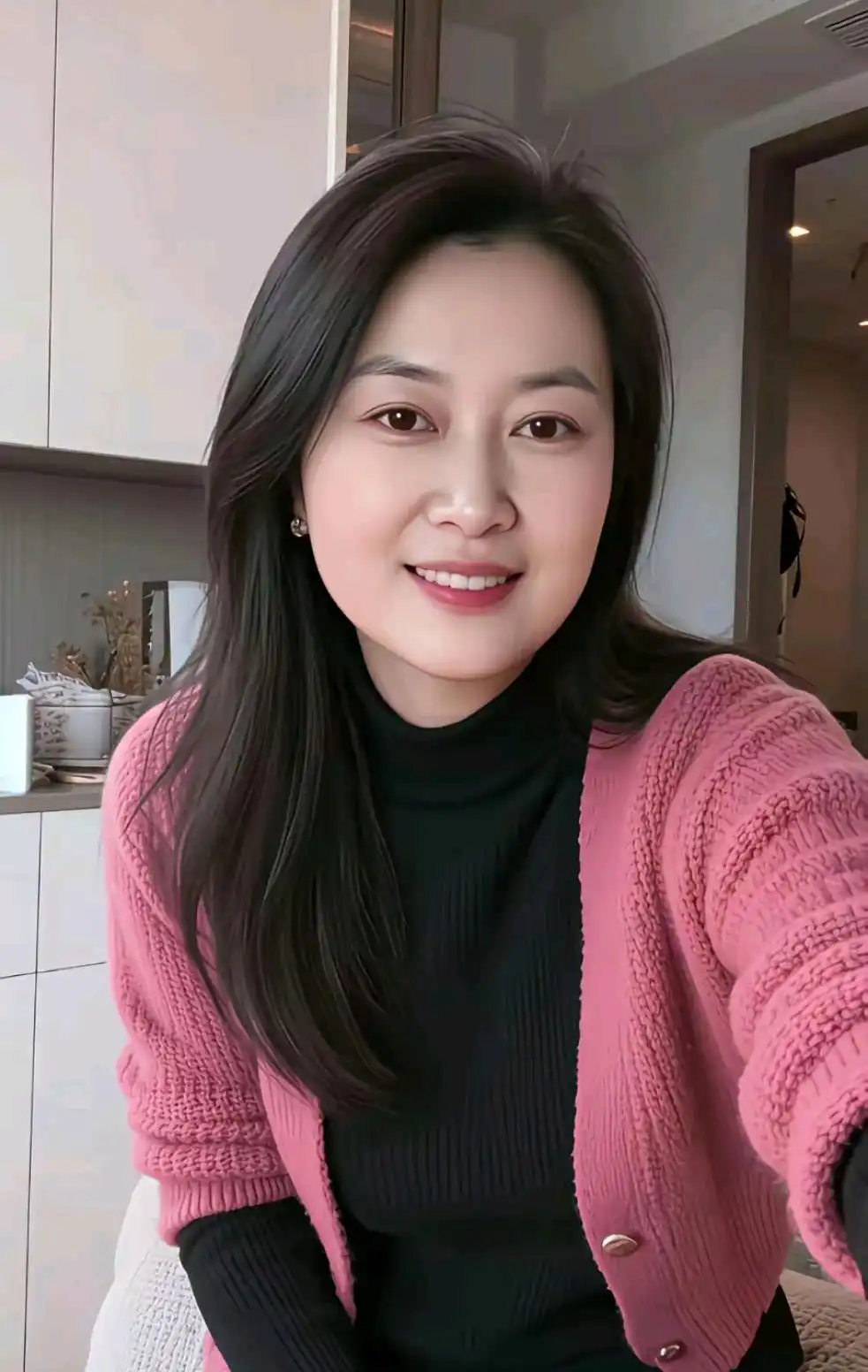 如今愿意疯狂生孩的，只剩两种人，现实又扎心现在的年轻人，越来越不想生孩子。养娃成本高、压力大、耗精力