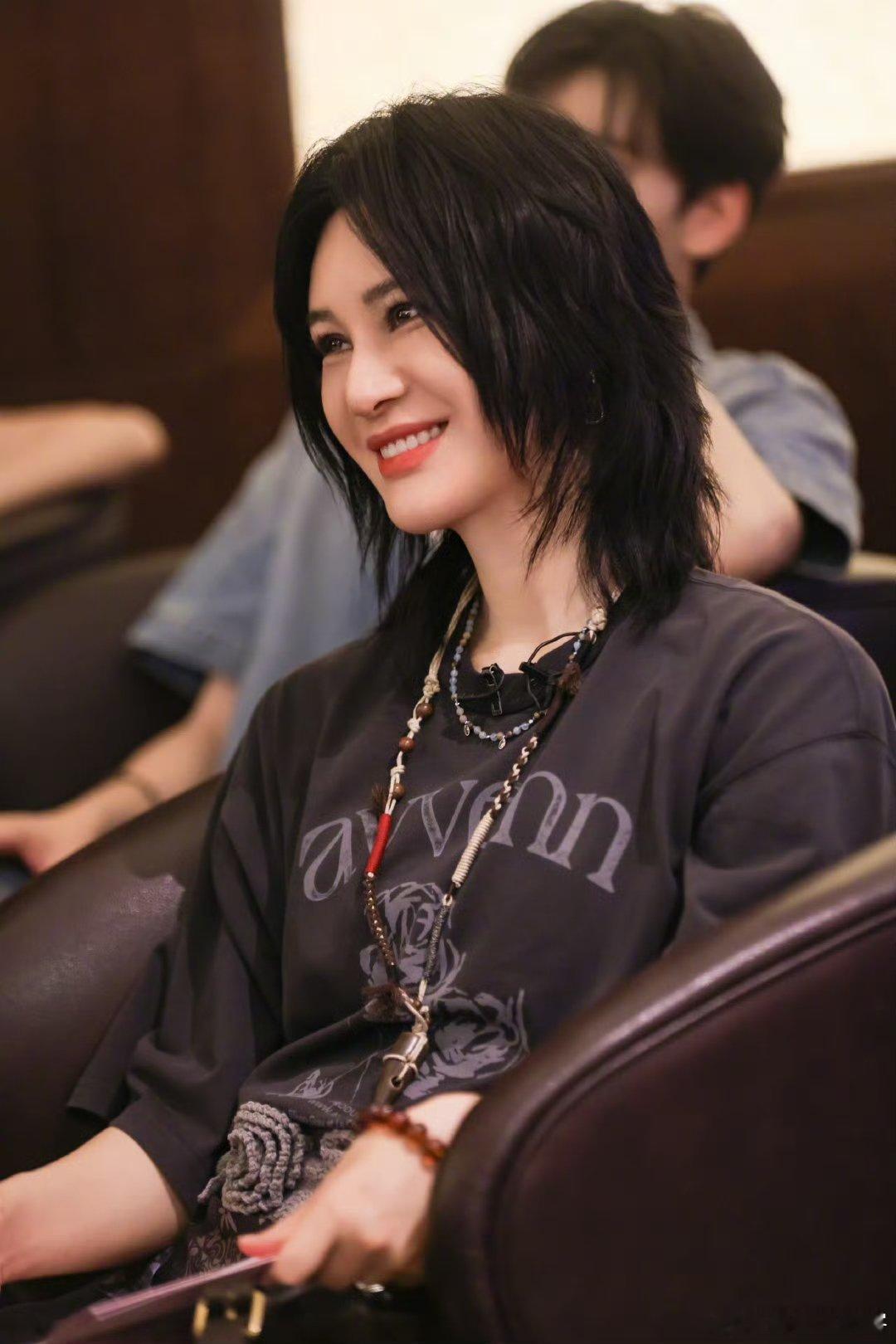 求尚雯婕同款旅行搭子就想要个像尚雯婕一样的全能搭子，外语流利到能轻松搞定各种沟
