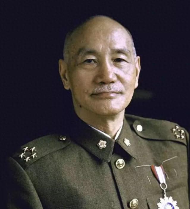 在1947年蒋介石调任卫立煌前往东北时，他为何极力不愿接受？背后主要有两大原因