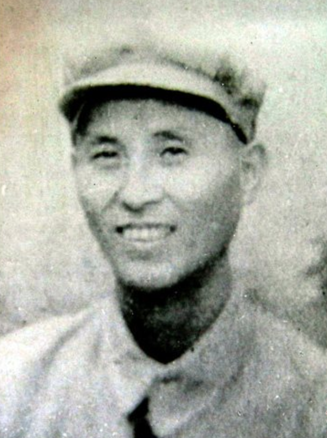 1941年，谢育才夫妇被捕，在狱中生下一个儿子。为逃出去，夫妻二人将儿子遗弃，越