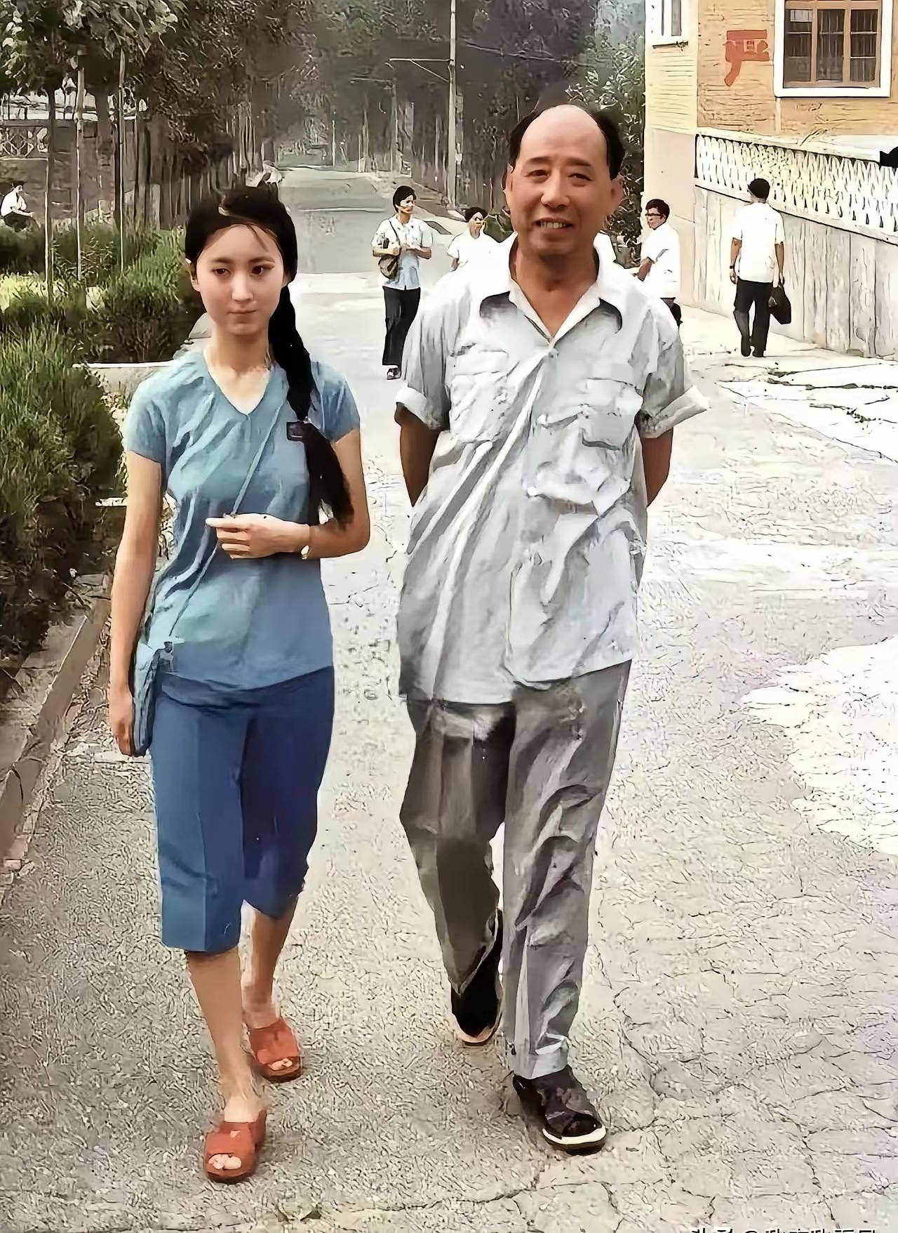 这是一张老照片你们认识吗？在哪个80年代，没有美颜，没有滤镜，居然有这位绝世