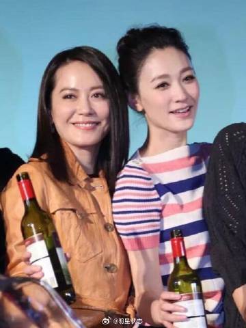 何超莲穿上黑丝小女人味瞬间上来了​​​