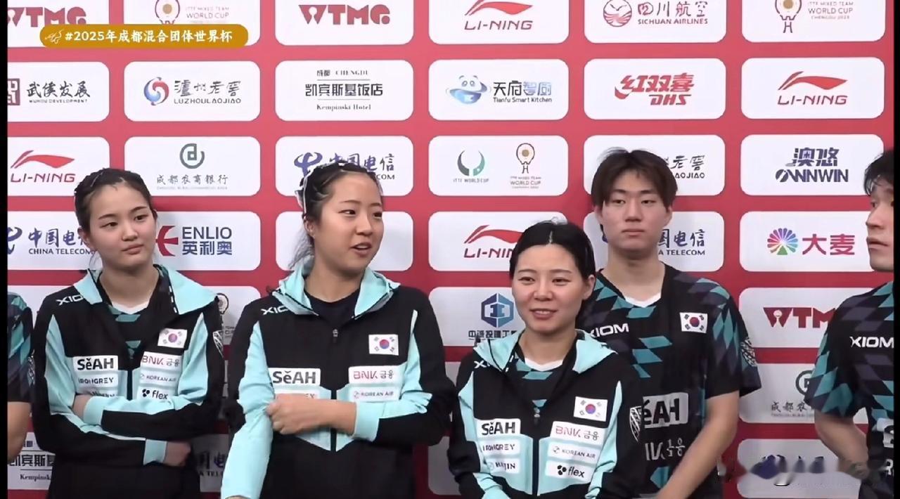 申裕斌的中文是越来越好了。今天韩国队8-6赢了中国台北队后，赛后采访中记者问申