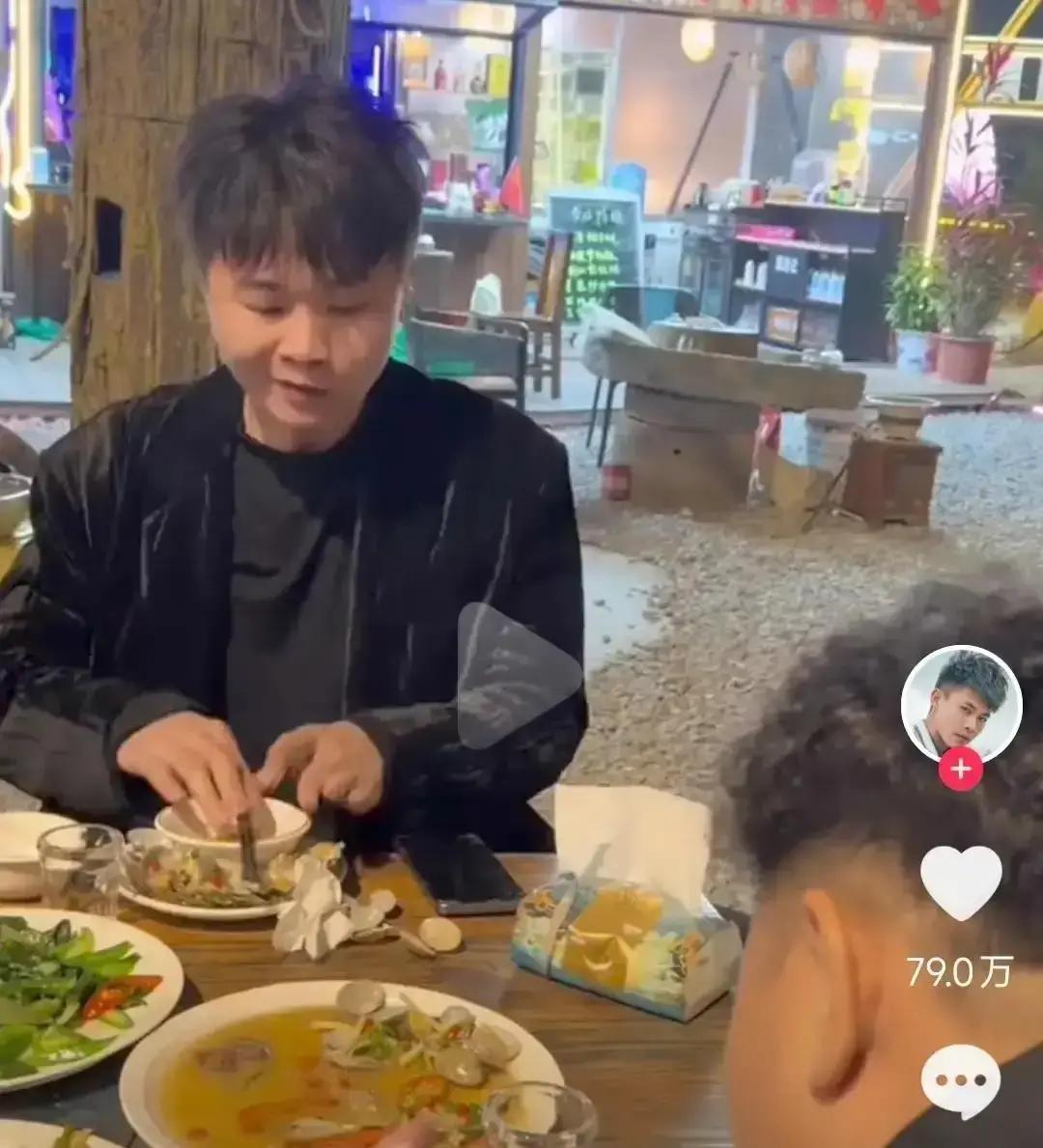 团队解散第7天，他播放量翻3倍许华升把30人团队砍到只剩3个。去年他