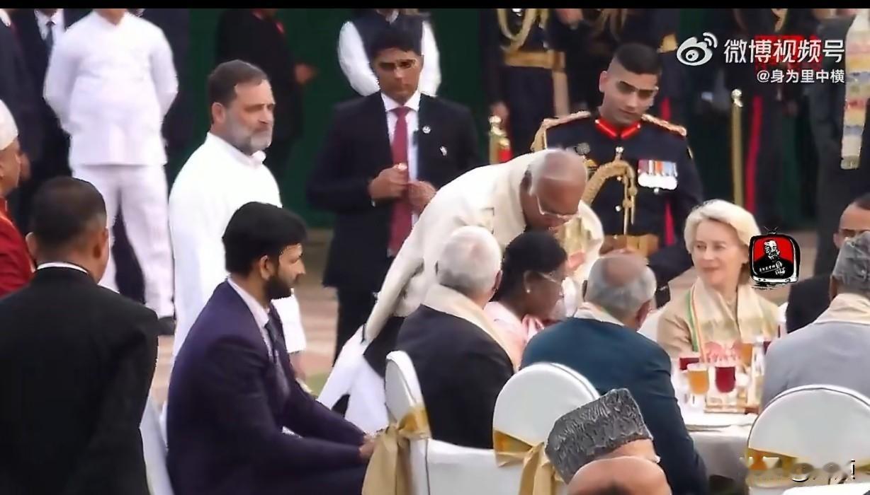 国宴现场突发抗议！在冯德莱恩访印的国宴上，印度国大党领袖拉胡尔·甘地当着总统和外